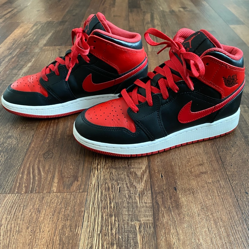 Jordan 1 mid “alternate bred”